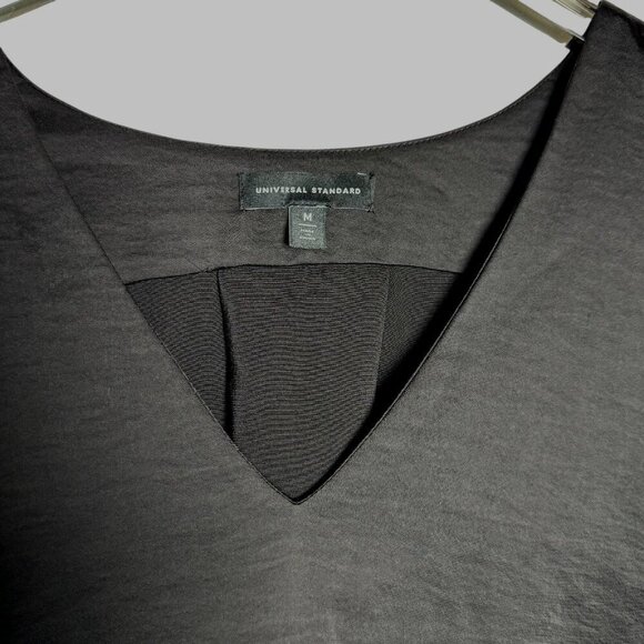 Universal Standard Eva Long Sleeve Satin V-neck Blouse black size Medium - Picture 2 of 6